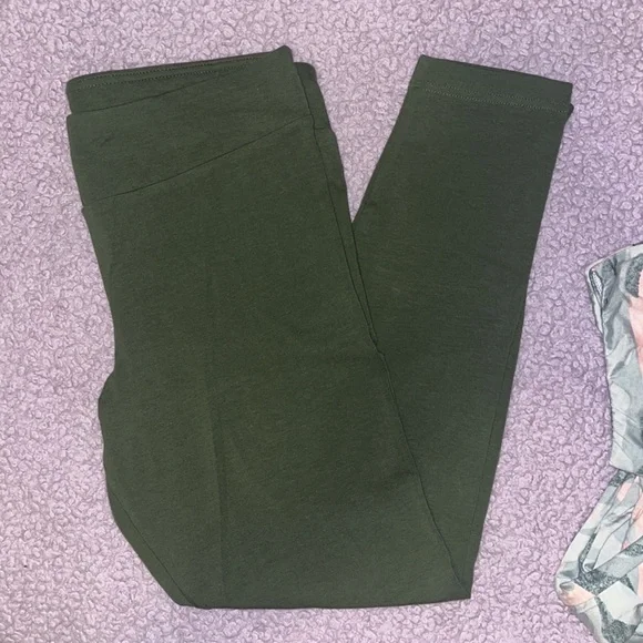 2 pair of leggings - Picture 3 of 5